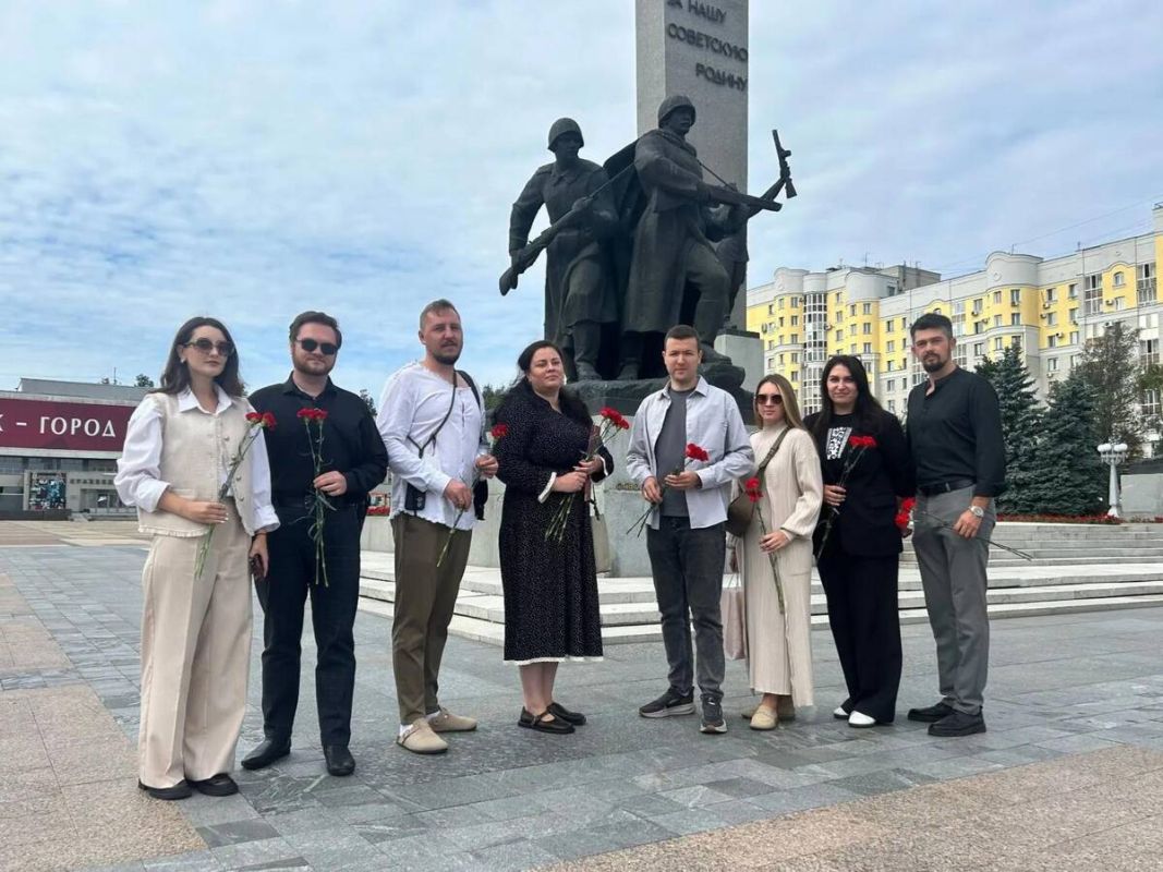Брянская филармония почтила память героев на Площади Партизан