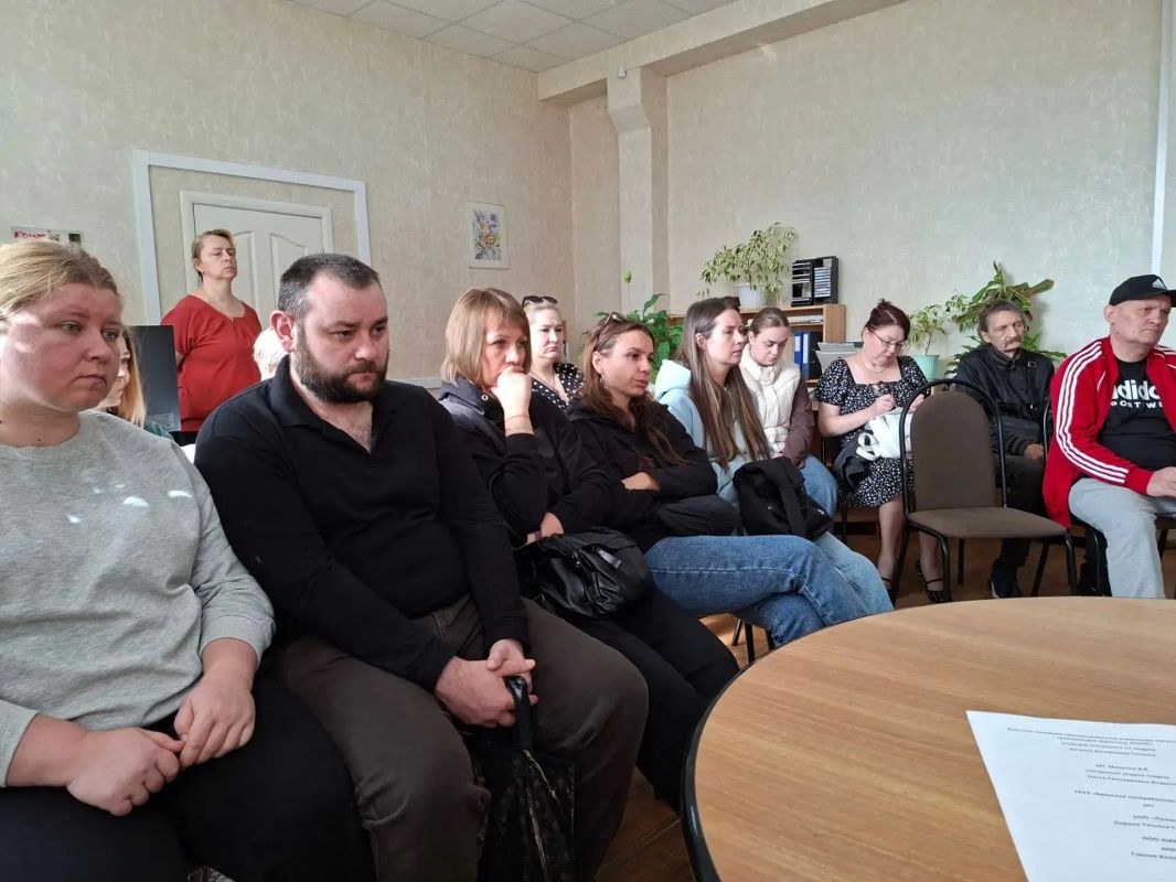 В целях недопущения вовлечения населения, и прежде всего молодёжи и несовершеннолетних граждан, в диверсионно-террористическую деятельность, ГКУ «ЦЗН Брянского района» провёл профилактическую беседу с безработными гражданами