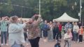 В это время на гастрофесте по- брянски настоящая дискотека