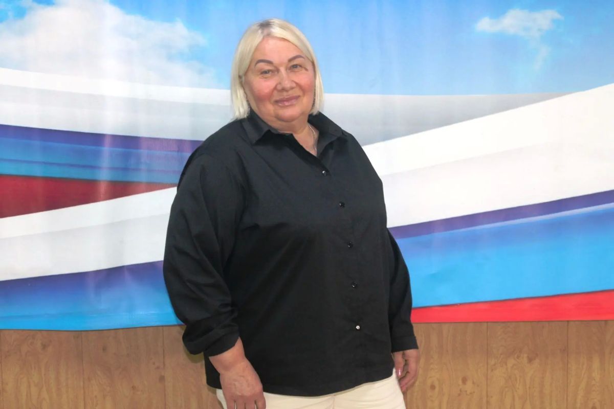 Нина Михайловна Сычева — заведующая отделом комплектования и обработки литературы межпоселенческой районной библиотеки им. Н.Н. и Н.В. Баранских и председатель избирательного участка №436