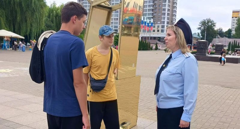 Брянские полицейские напомнили молодёжи, как не стать «пешкой в чужих играх»