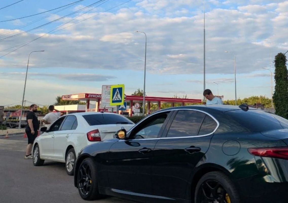 ГИБДД Брянской области просит автомобилистов соблюдать ПДД в очередях на АЗС