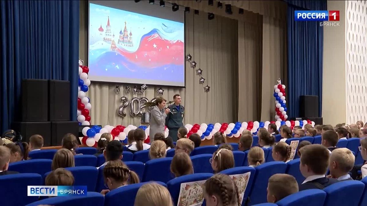 Брянским школьникам на уроках безопасности напомнили правила поведения дома и на улице