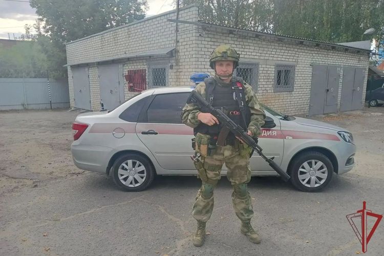 Сотрудник Росгвардии сбил вражеский дрон в брянском приграничье