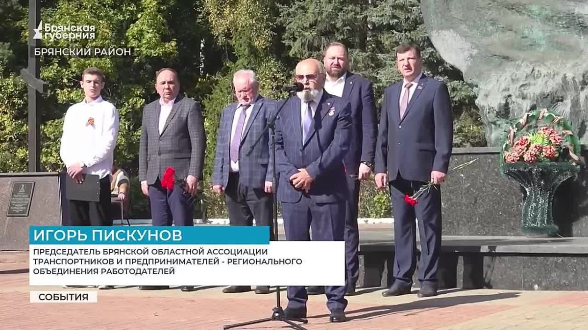 У памятника воинам-водителям в Брянске прошла памятная акция