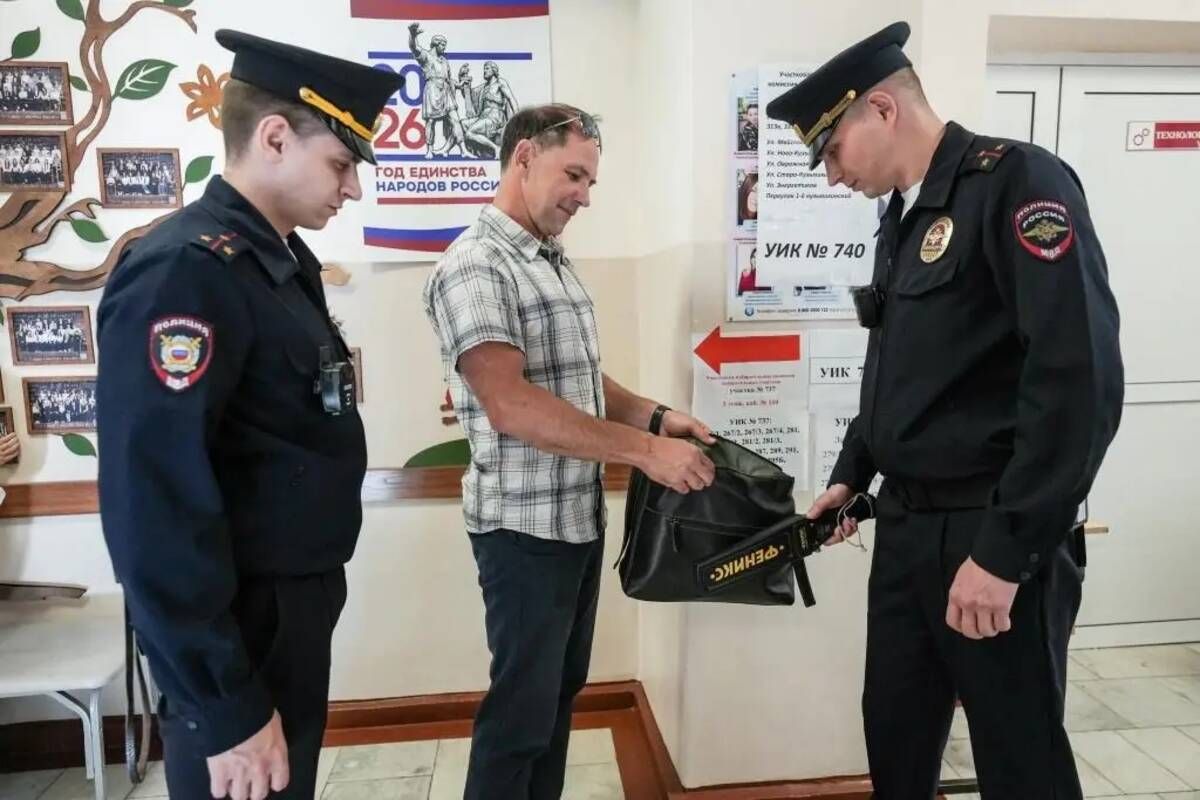 Брянские полицейские охраняли порядок в дни голосования