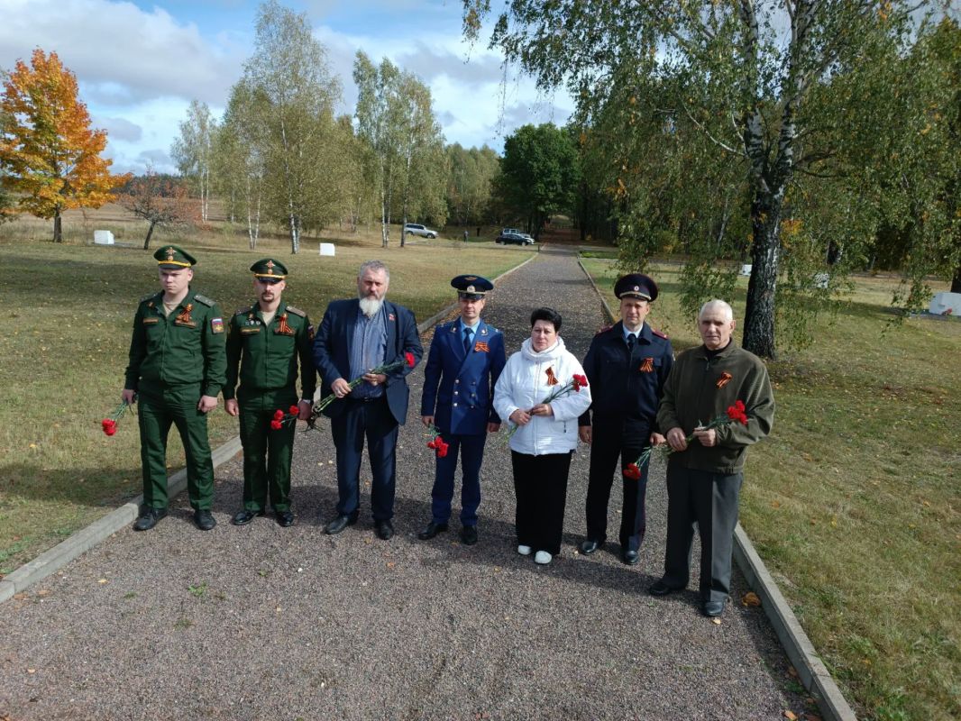 23 сентября 1943 года, при отступлении с территории Клинцовского района озлобленные фашисты согнали в сарай жителей деревни Речечка и заживо сожгли