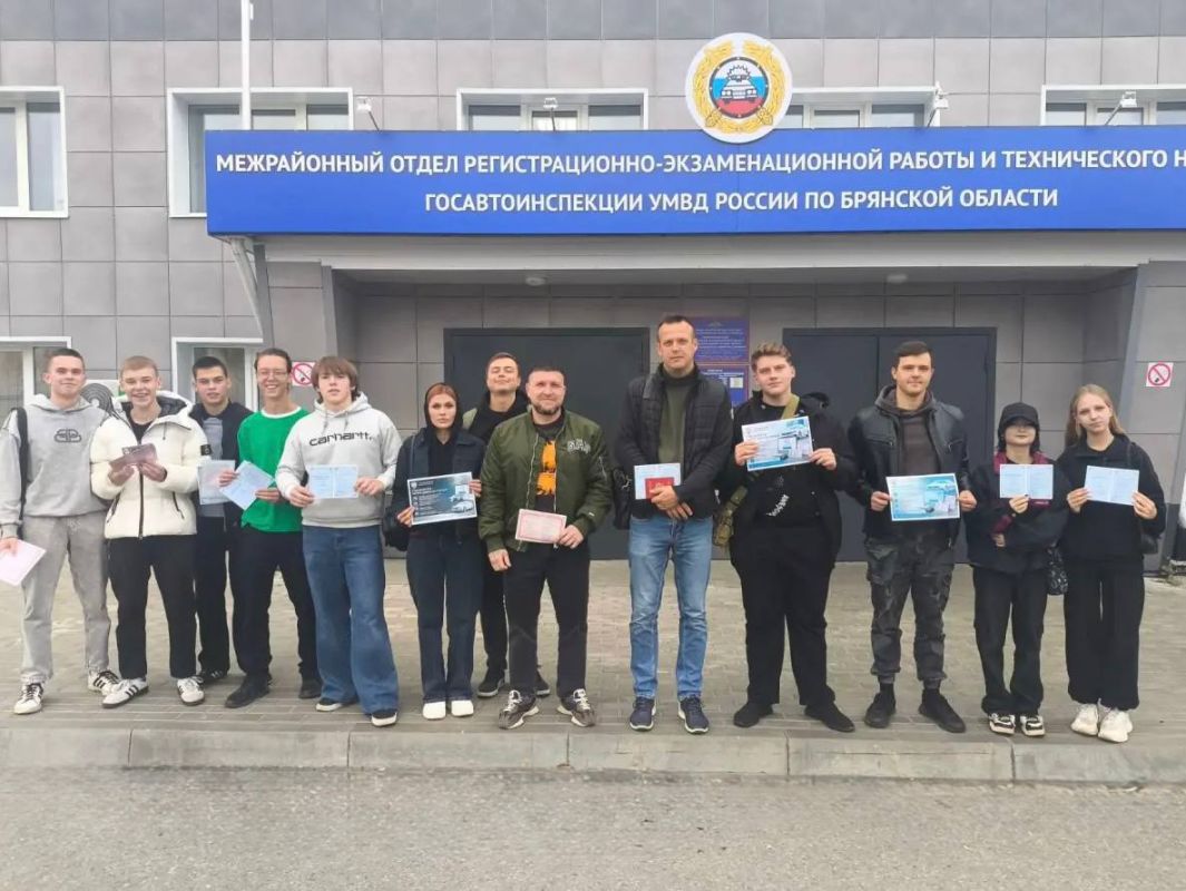 В подразделениях межрайонных регистрационно-экзаменационных отделов и технического надзора Госавтоинспекции Брянской области проведен День государственных услуг