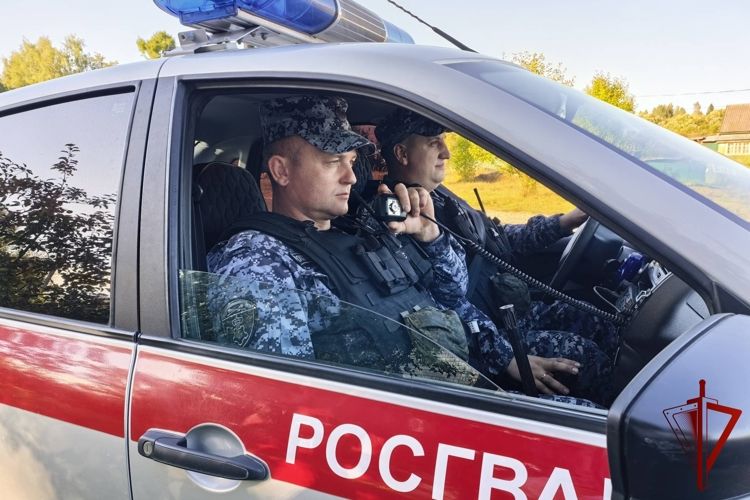 РОСГВАРДЕЙЦЫ ЗАДЕРЖАЛИ ПОДОЗРЕВАЕМОГО В ГРАБЕЖЕ