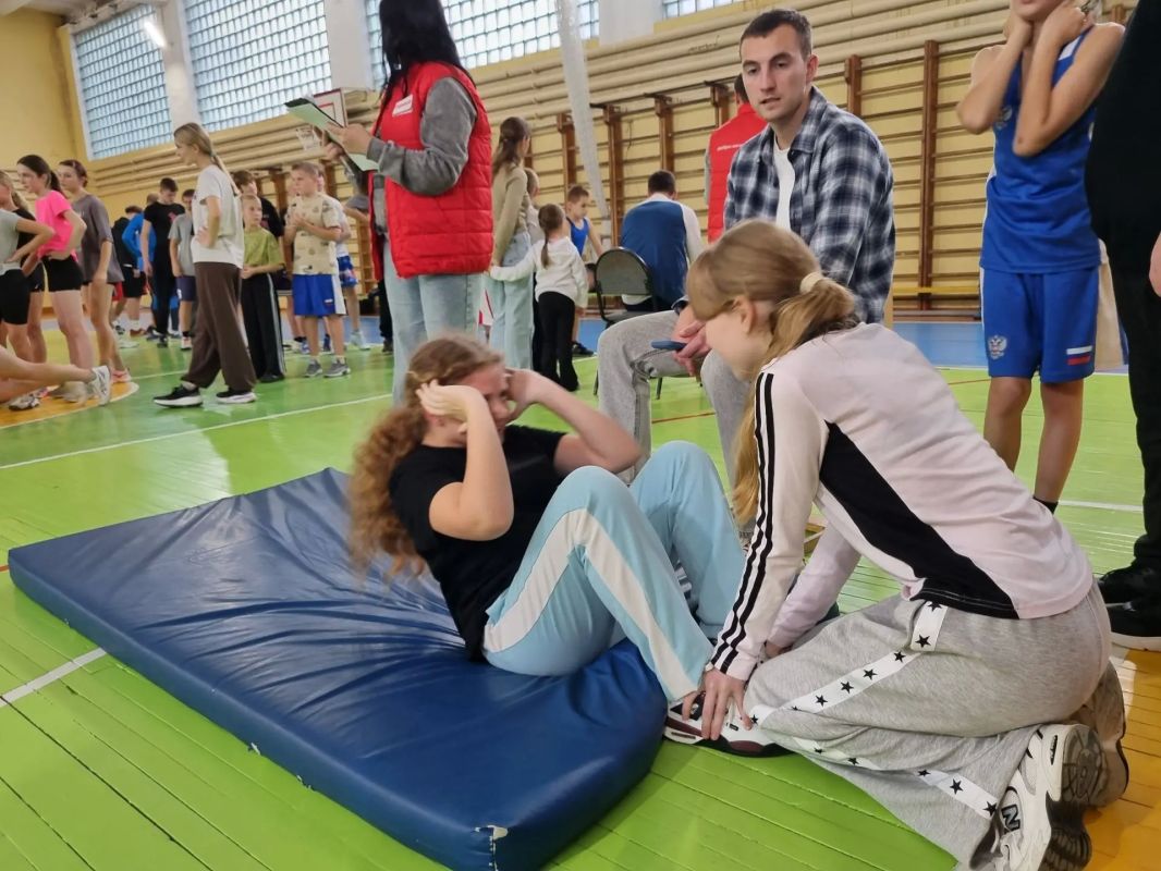 В спортивном зале Трубчевского профессионально-педагогического колледжа состоялся фестиваль Брянского дня Всероссийского физкультурно-спортивного комплекса «Готов к труду и обороне» (ВФСК «ГТО»)