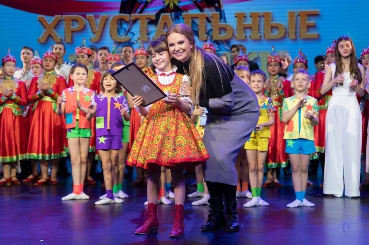 Унечская вокалистка взяла серебро на всероссийском конкурсе «Хрустальные звёздочки»
