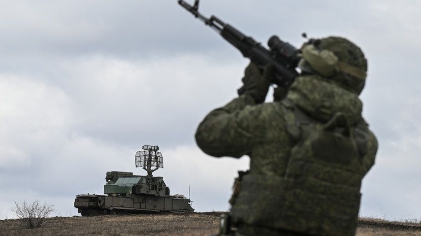 Повреждены дома, поликлиника и ЛЭП: за ночь над регионами России уничтожено 808 украинских БПЛА
