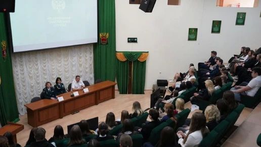 Оружие СОБРа и работа кинологов: Брянская таможня приняла в гостях 68 будущих коллег