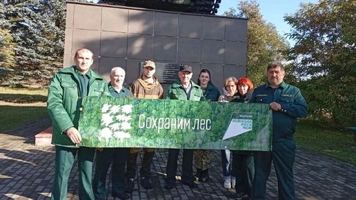 В Навле высадили 30 рябин у памятника танкистам-освободителям