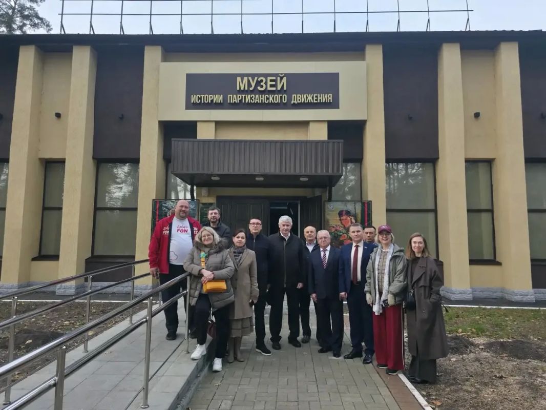 Мемориальный комплекс «Партизанская поляна» стал местом памятных мероприятий с участием гостей Брянской области и партнёров благотворительной программы «Время читать»