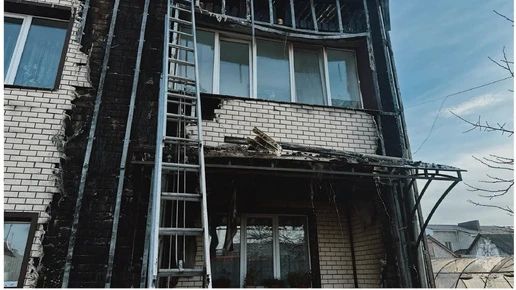 В поселке Октябрьский огнеборцы потушили пожар в жилом доме на улице Брянской