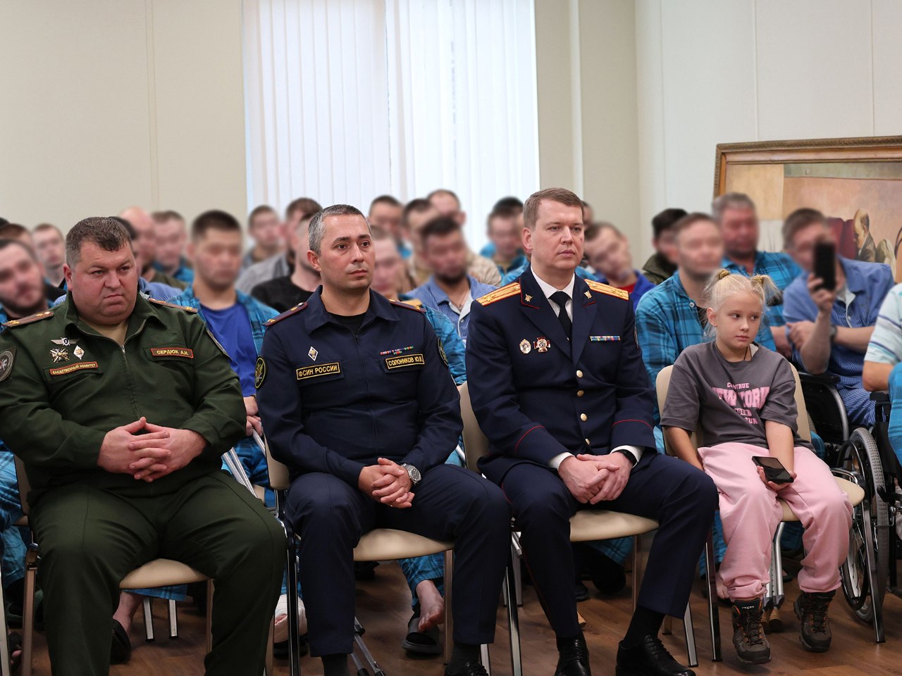 В Брянской области в преддверии Дня народного единства сотрудниками регионального следственного управления СК России организован концерт в военном госпитале